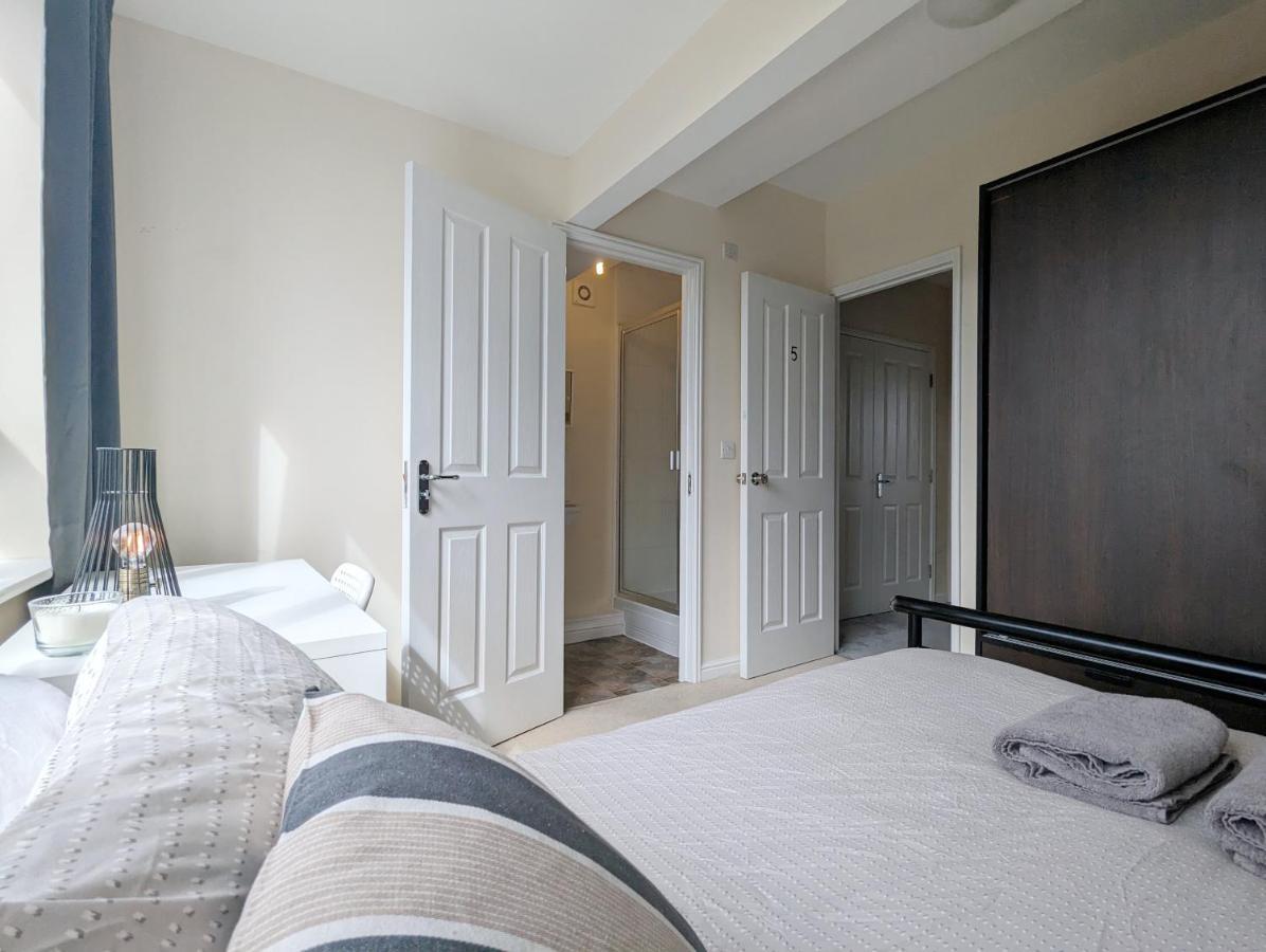 Guest Rooms Near City Centre & Dock Free Parking Ливърпул Екстериор снимка
