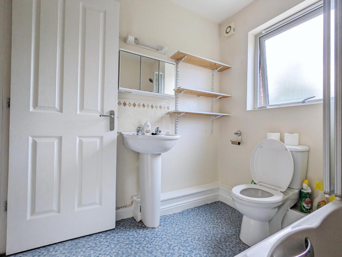 Guest Rooms Near City Centre & Dock Free Parking Ливърпул Екстериор снимка