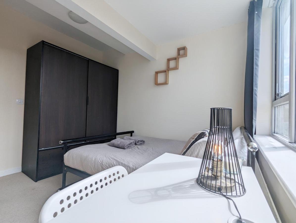 Guest Rooms Near City Centre & Dock Free Parking Ливърпул Екстериор снимка