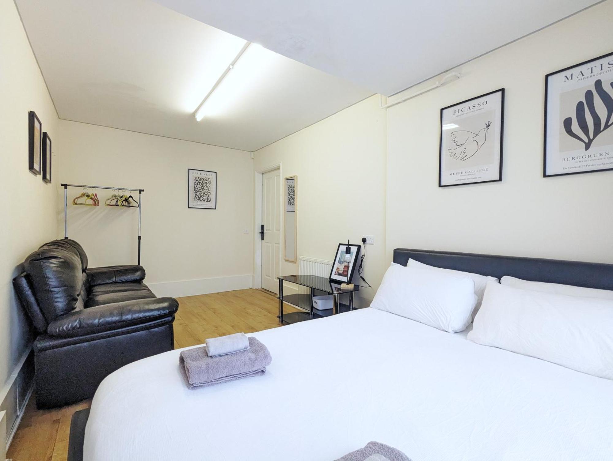 Guest Rooms Near City Centre & Dock Free Parking Ливърпул Екстериор снимка