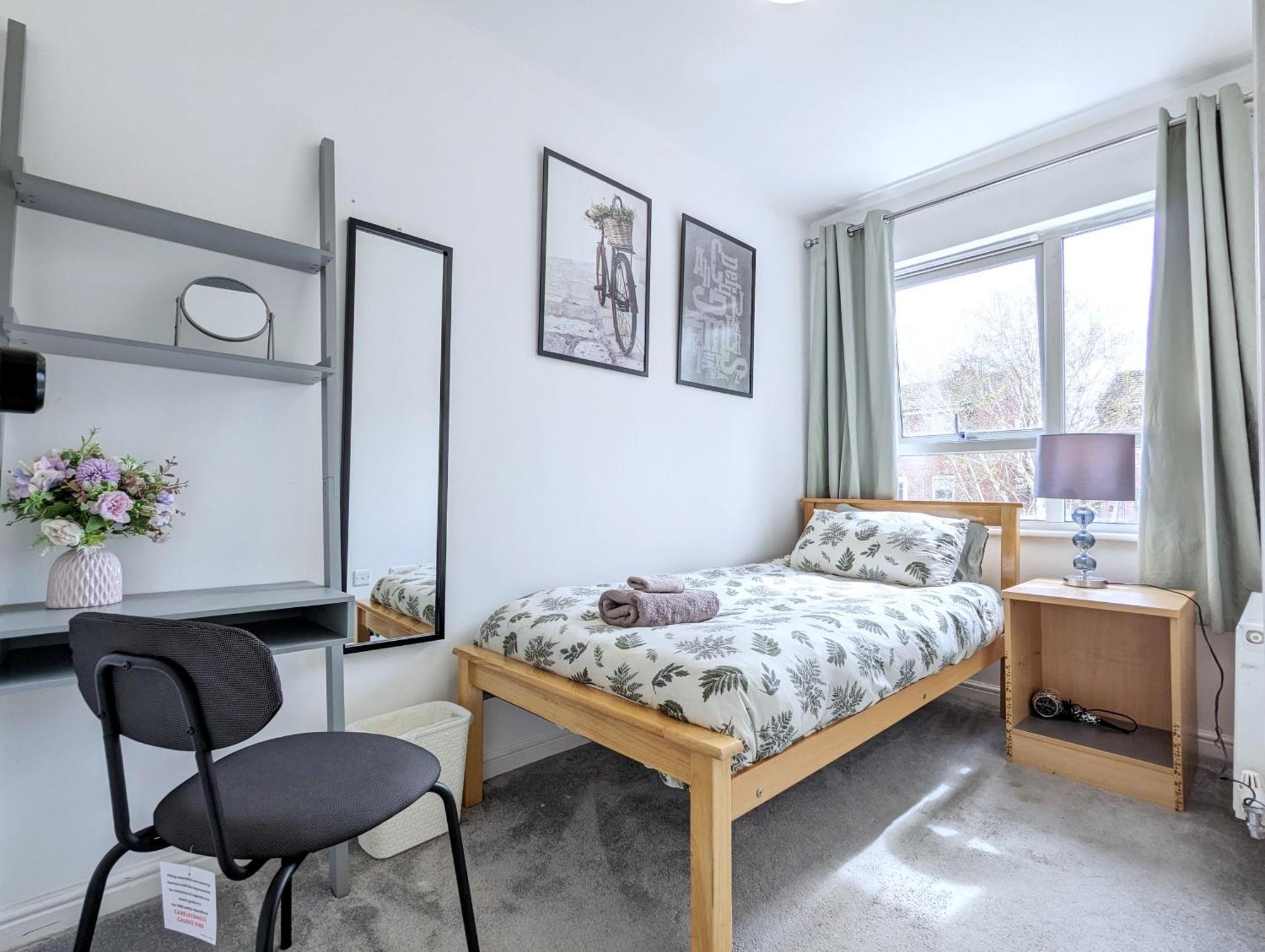 Guest Rooms Near City Centre & Dock Free Parking Ливърпул Екстериор снимка
